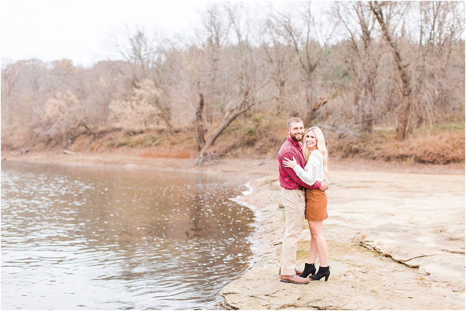 An sweet and snuggly fall anniversary session in Loogootee, Indiana. | #anniversarysession #fallsession #southernindianawedding | 010.jpg