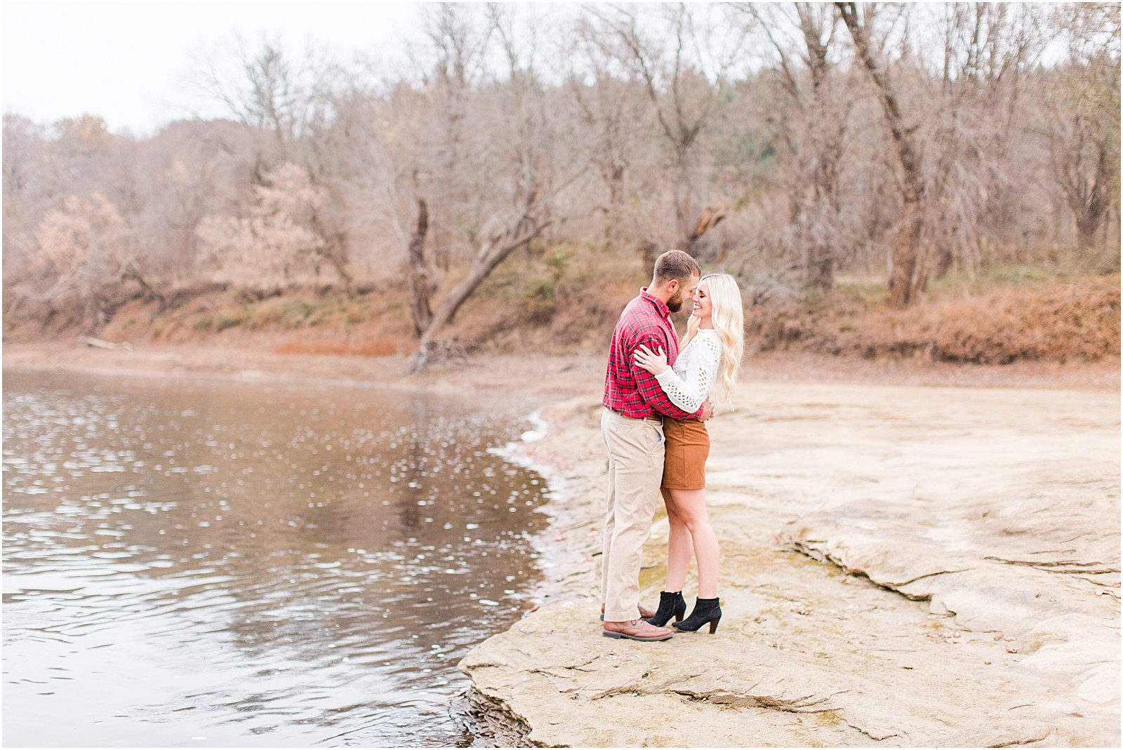 An sweet and snuggly fall anniversary session in Loogootee, Indiana. | #anniversarysession #fallsession #southernindianawedding | 011.jpg