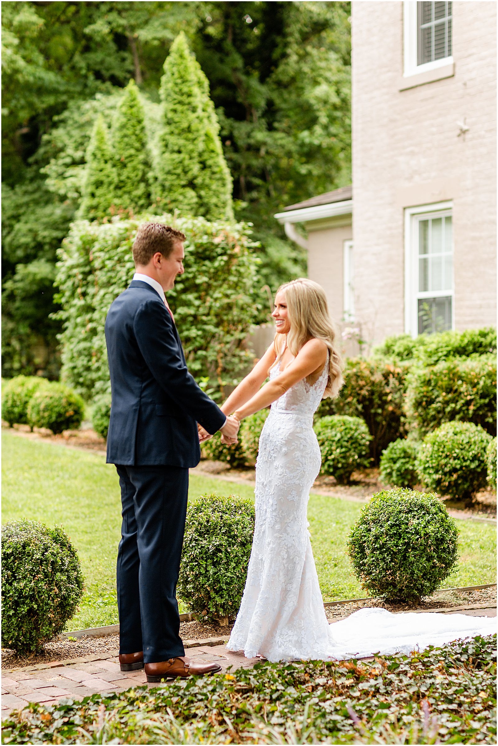 An Evansville Country Club Wedding | Madison and Christiaan | Bret and Brandie | Evansville Photographers | @bretandbrandie-0086.jpg