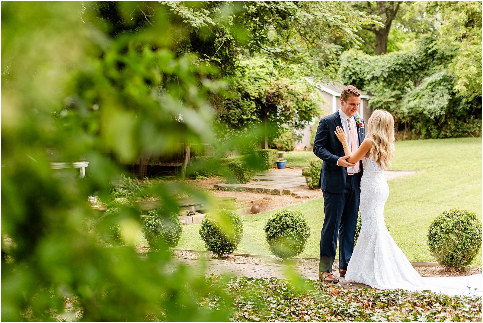 An Evansville Country Club Wedding | Madison and Christiaan | Bret and Brandie | Evansville Photographers | @bretandbrandie-0089.jpg