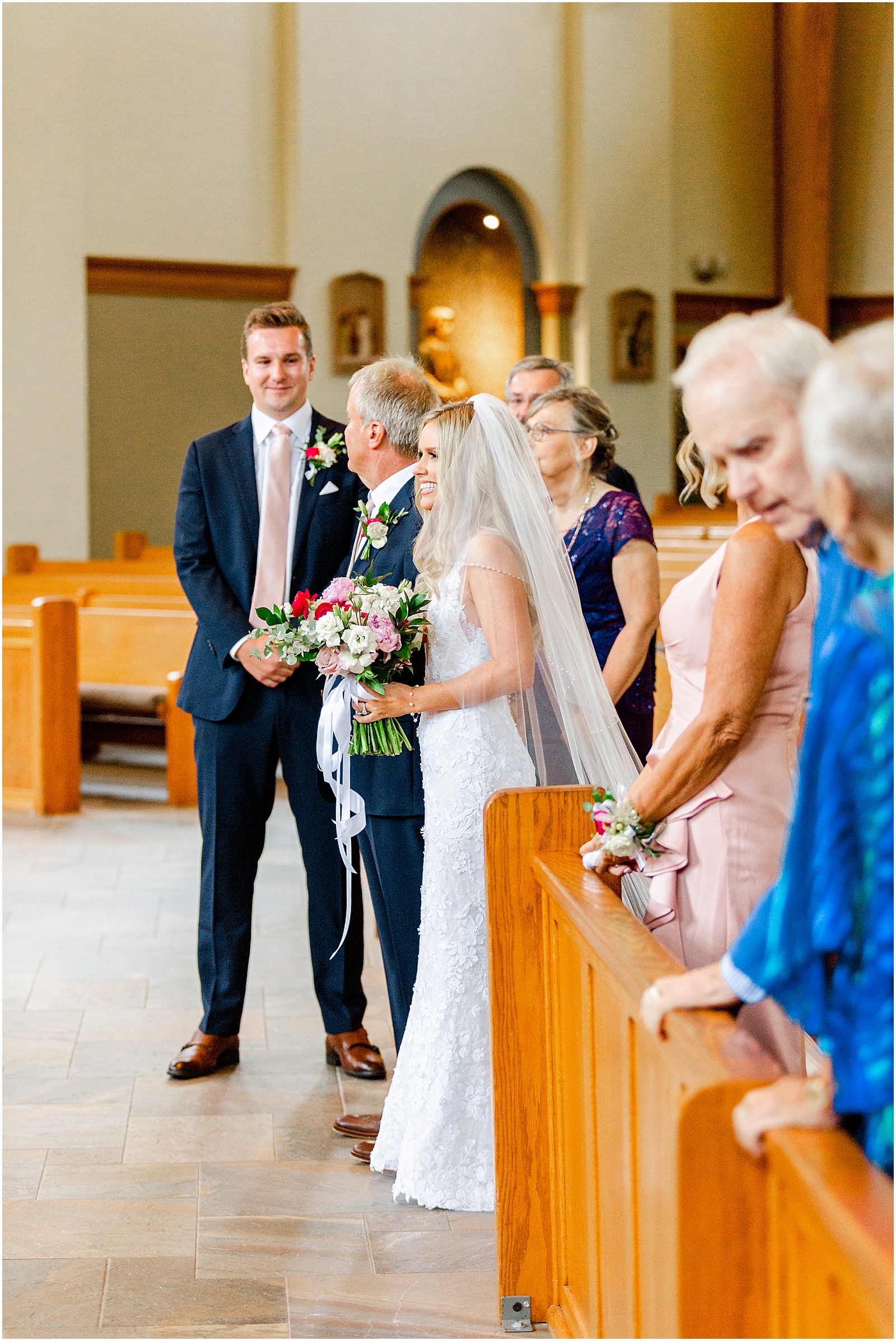An Evansville Country Club Wedding | Madison and Christiaan | Bret and Brandie | Evansville Photographers | @bretandbrandie-0119.jpg