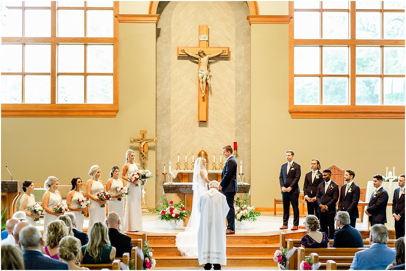 An Evansville Country Club Wedding | Madison and Christiaan | Bret and Brandie | Evansville Photographers | @bretandbrandie-0126.jpg