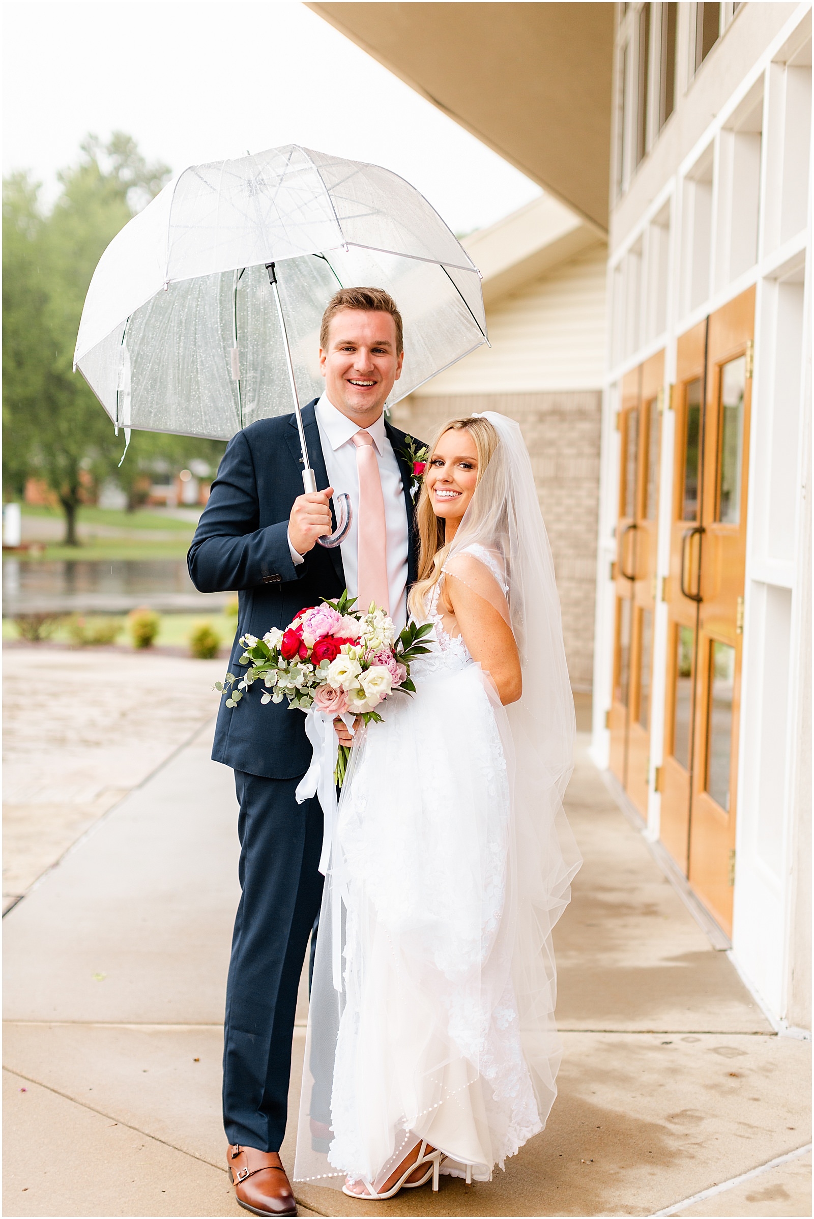 An Evansville Country Club Wedding | Madison and Christiaan | Bret and Brandie | Evansville Photographers | @bretandbrandie-0139.jpg