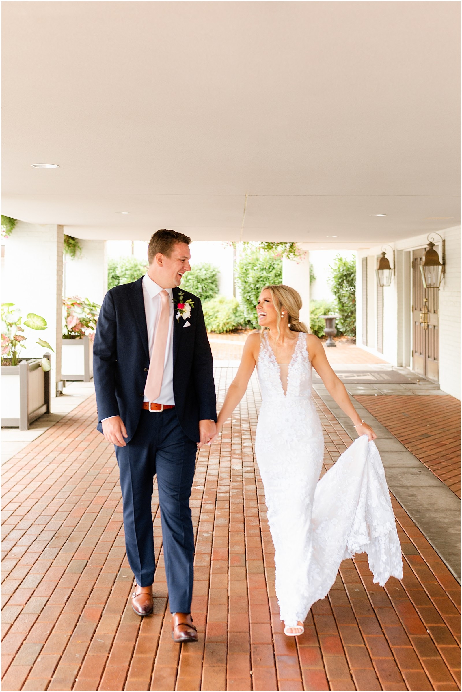 An Evansville Country Club Wedding | Madison and Christiaan | Bret and Brandie | Evansville Photographers | @bretandbrandie-0169.jpg