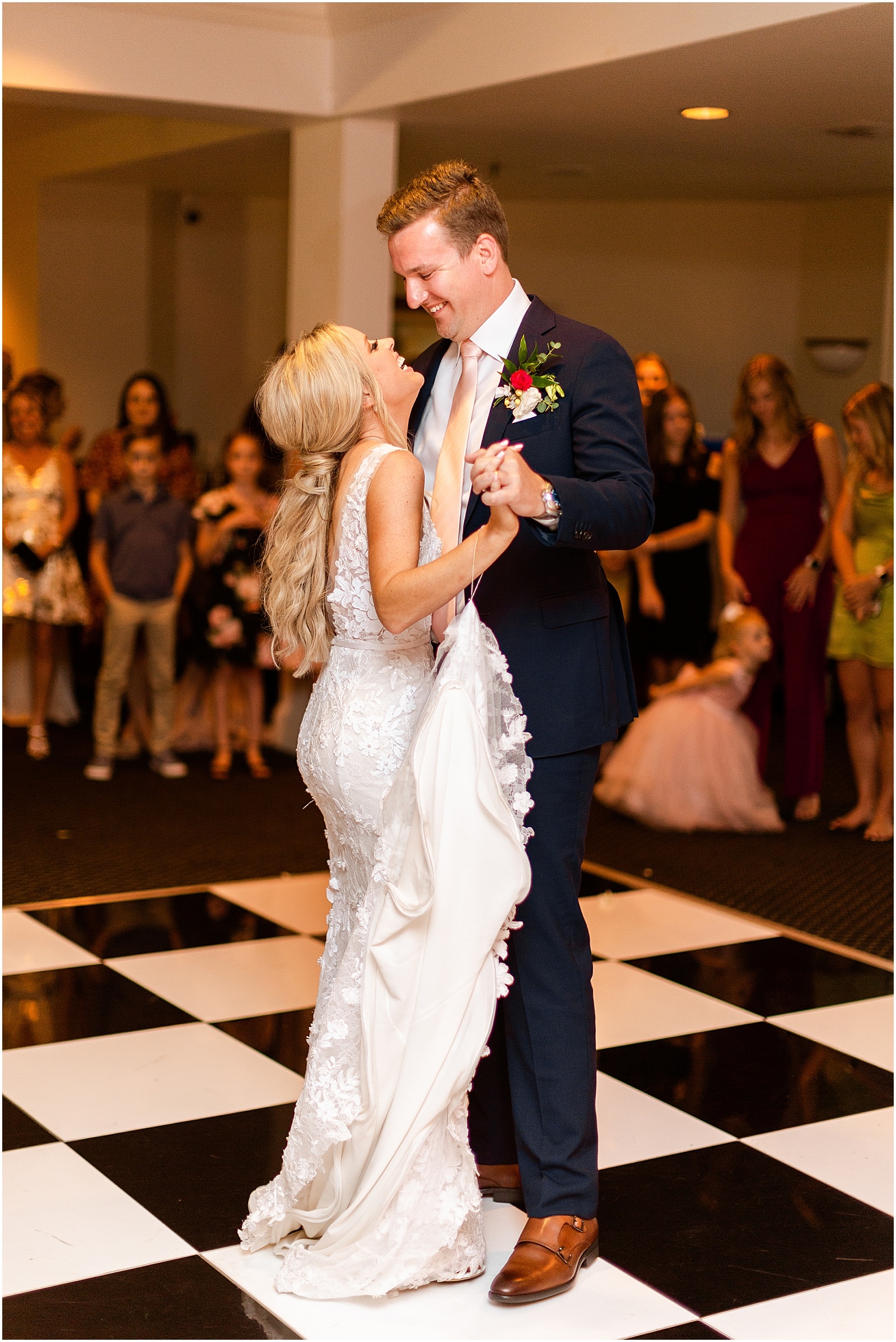 An Evansville Country Club Wedding | Madison and Christiaan | Bret and Brandie | Evansville Photographers | @bretandbrandie-0185.jpg