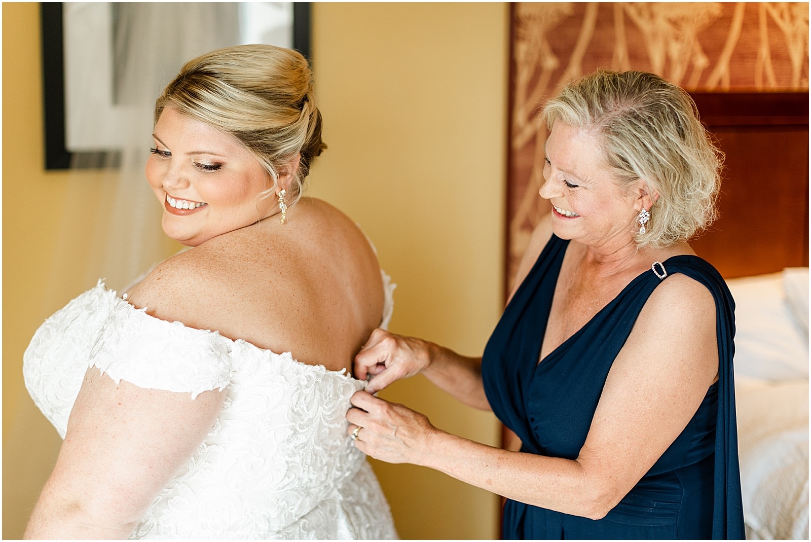 Brittany and Neil's Wedding at Neu Chapel Bret and Brandie | Evansville Photographers | @bretandbrandie-0005.jpg