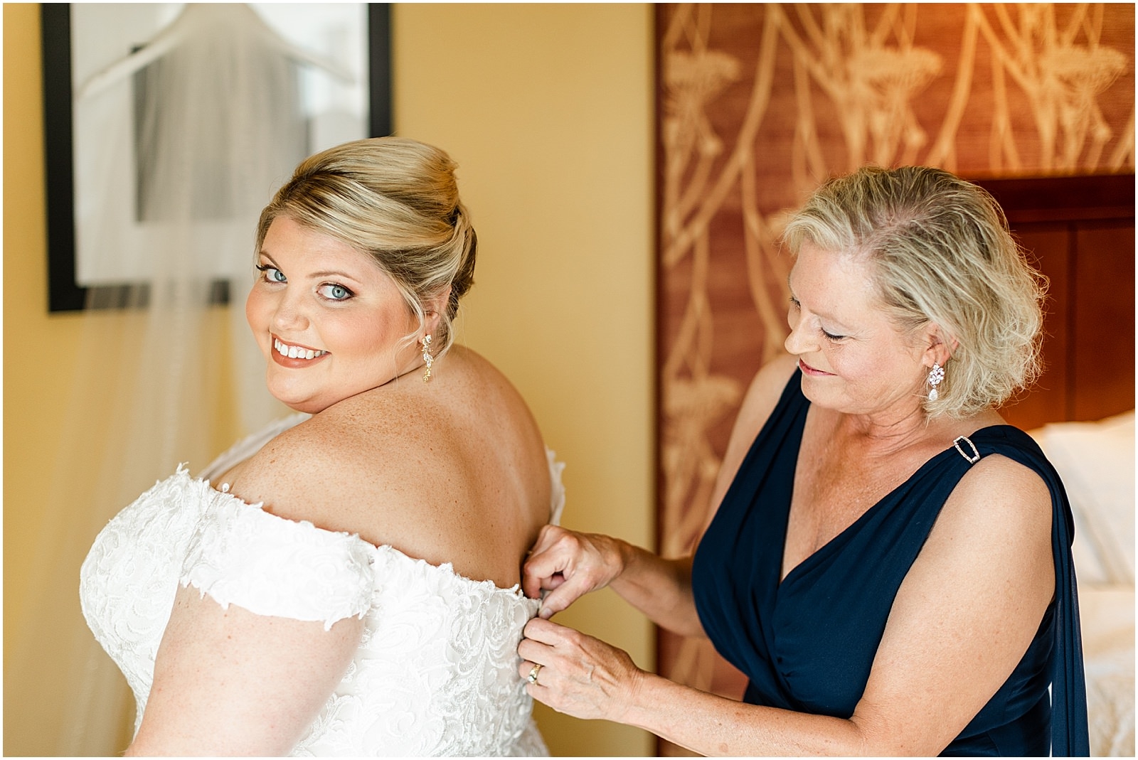 Brittany and Neil's Wedding at Neu Chapel Bret and Brandie | Evansville Photographers | @bretandbrandie-0009.jpg