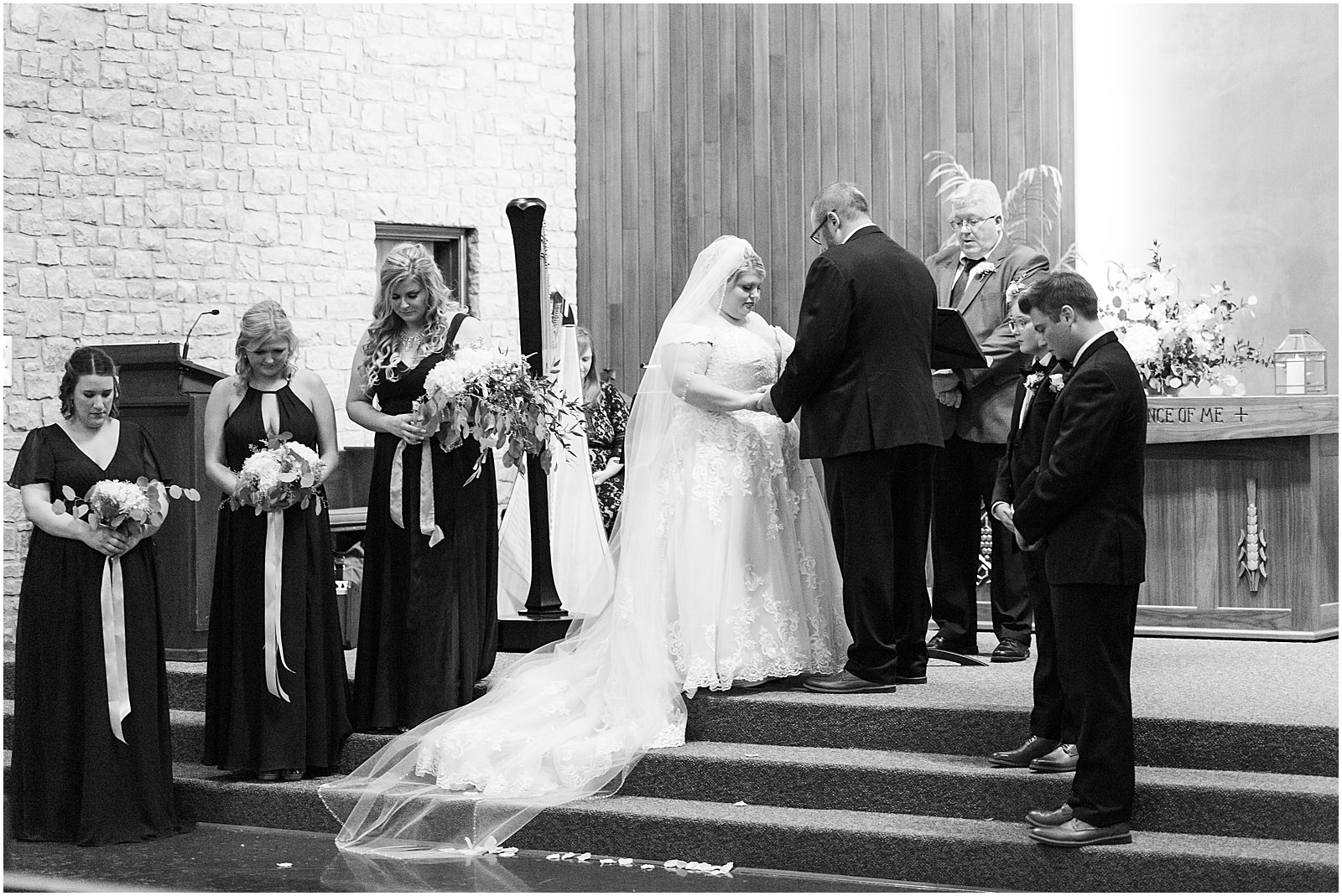 Brittany and Neil's Wedding at Neu Chapel Bret and Brandie | Evansville Photographers | @bretandbrandie-0086.jpg