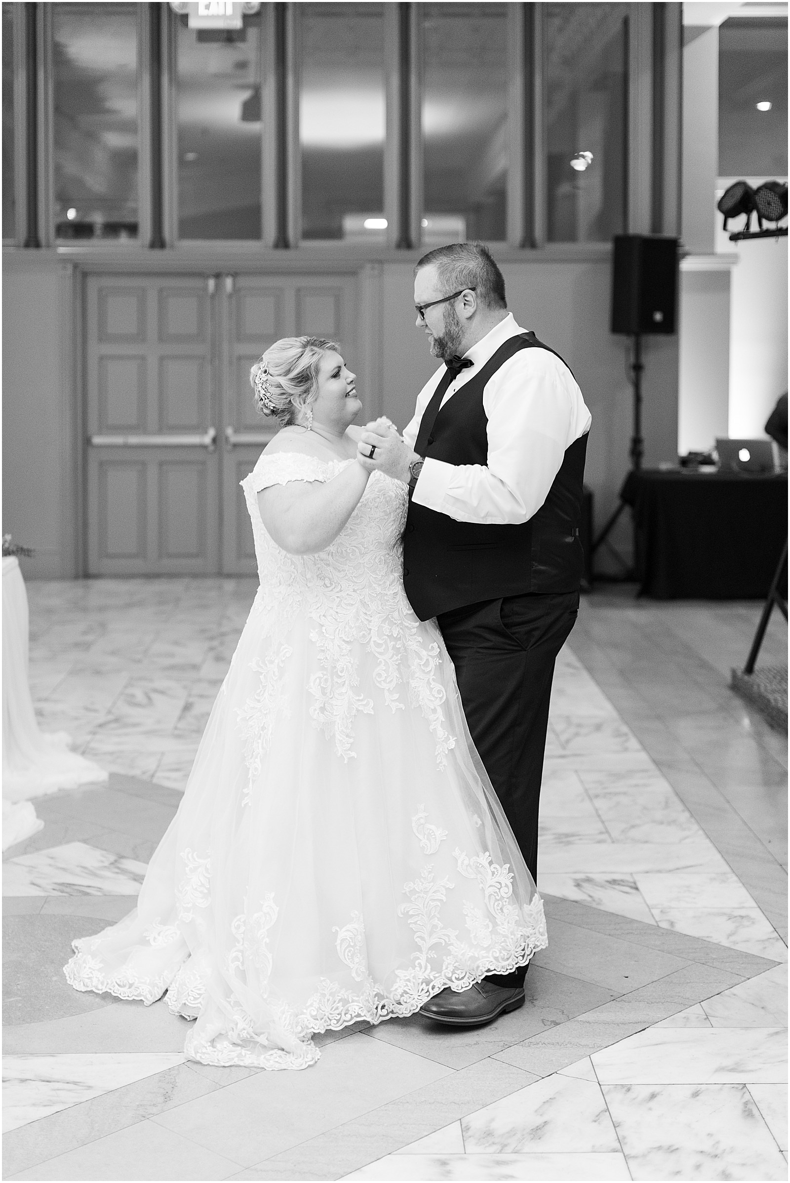 Brittany and Neil's Wedding at Neu Chapel Bret and Brandie | Evansville Photographers | @bretandbrandie-0098.jpg